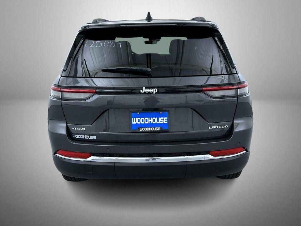 new 2025 Jeep Grand Cherokee car, priced at $33,500