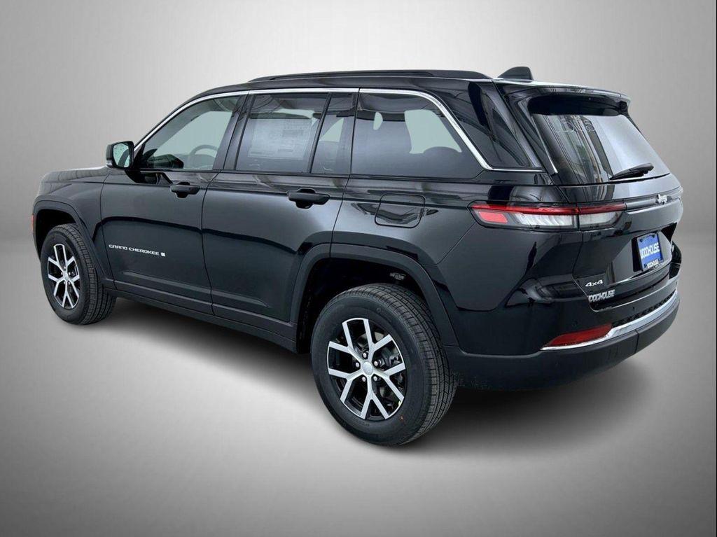 new 2025 Jeep Grand Cherokee car, priced at $40,524