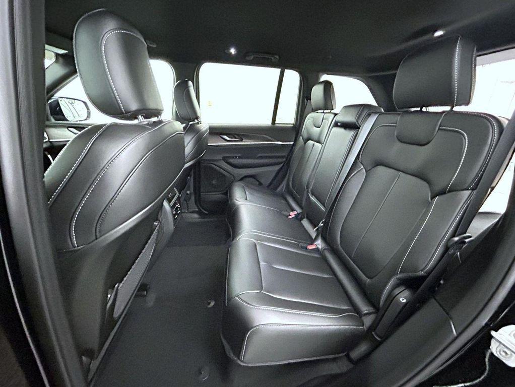 new 2025 Jeep Grand Cherokee car, priced at $40,524
