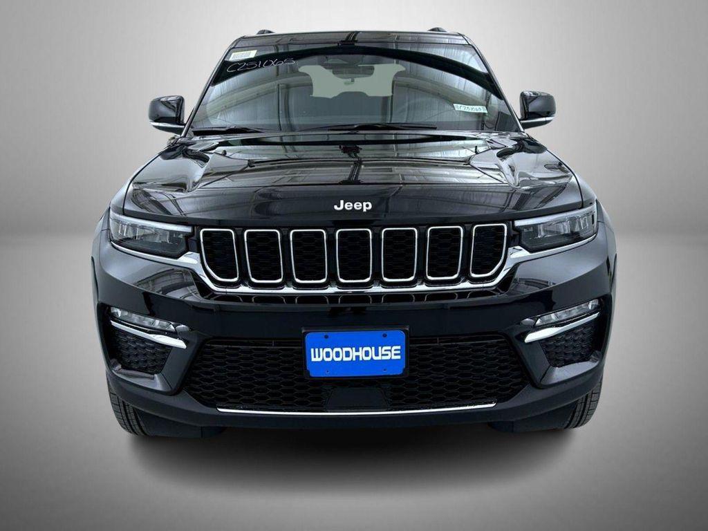 new 2025 Jeep Grand Cherokee car, priced at $40,524