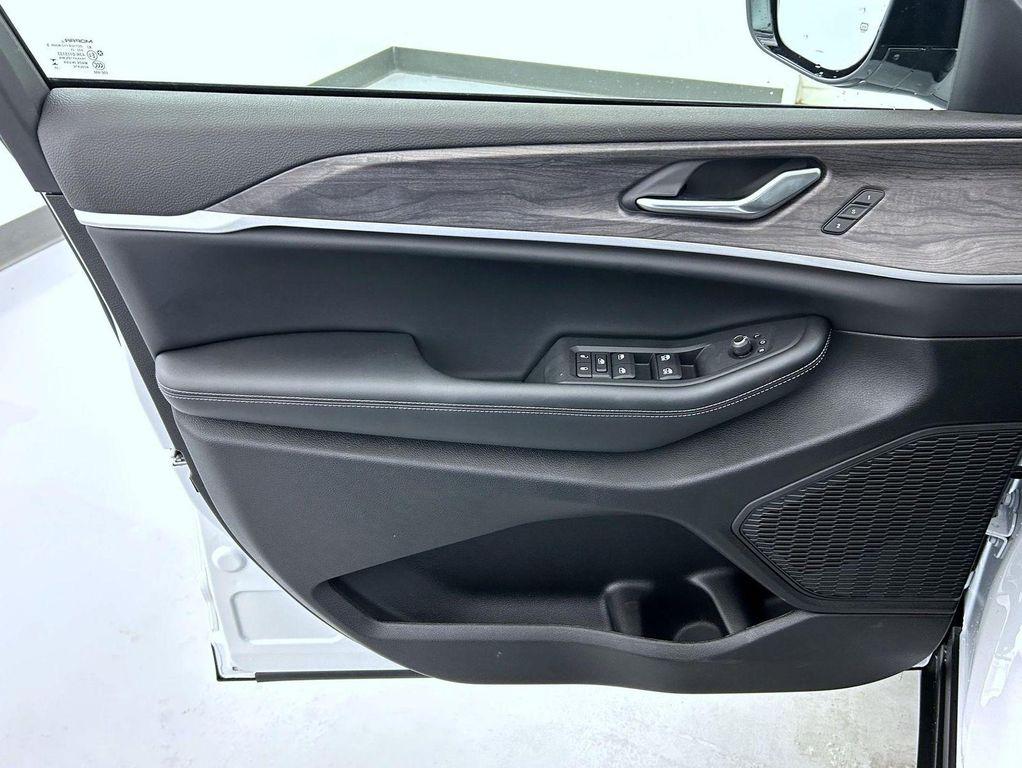 new 2025 Jeep Grand Cherokee L car, priced at $43,723