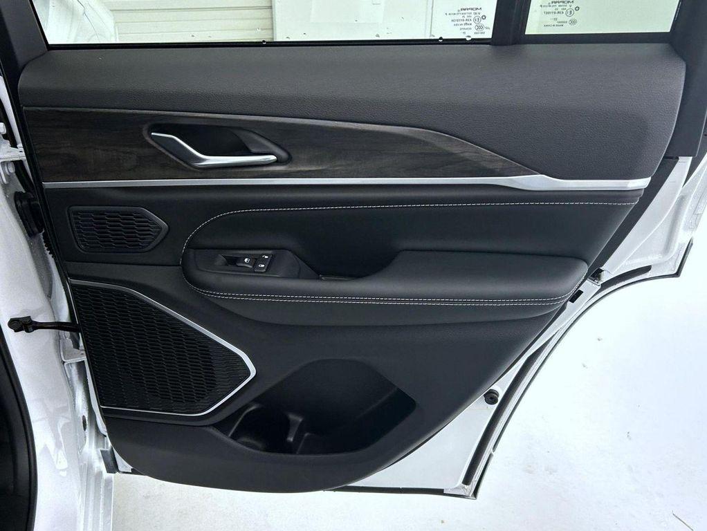 new 2026 Jeep Grand Cherokee car, priced at $50,810