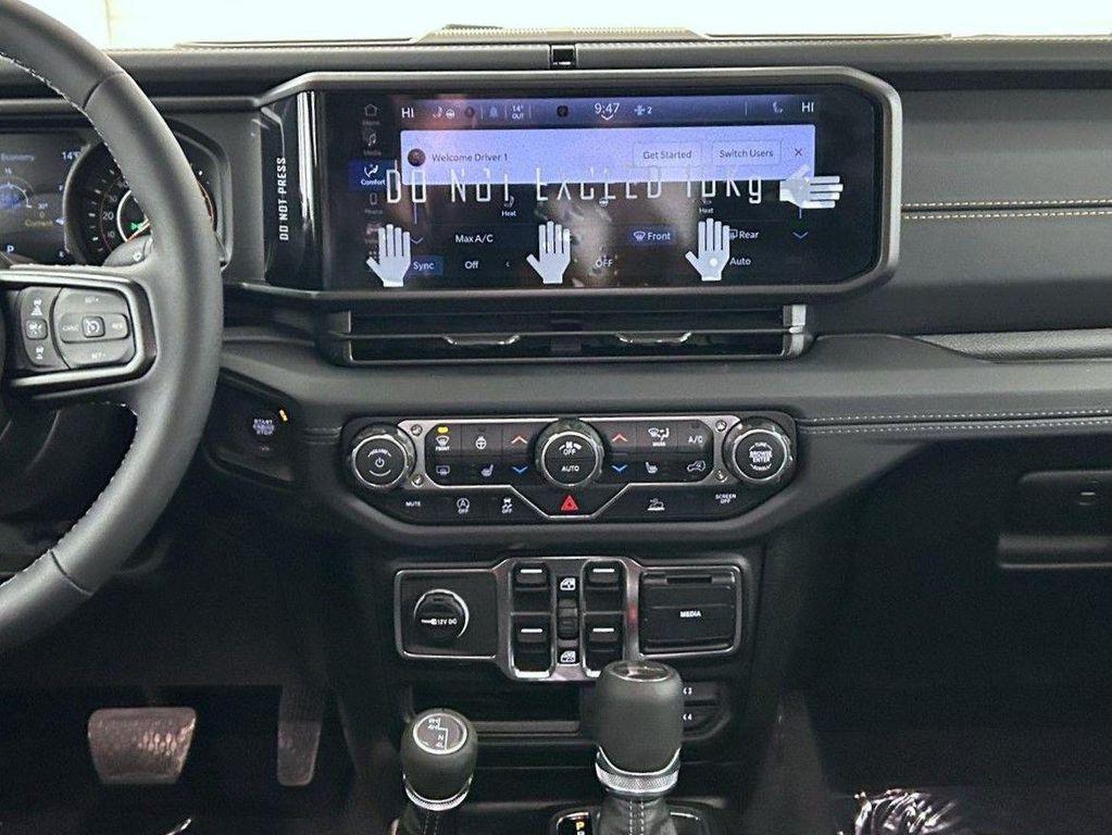 new 2026 Jeep Gladiator car, priced at $51,404