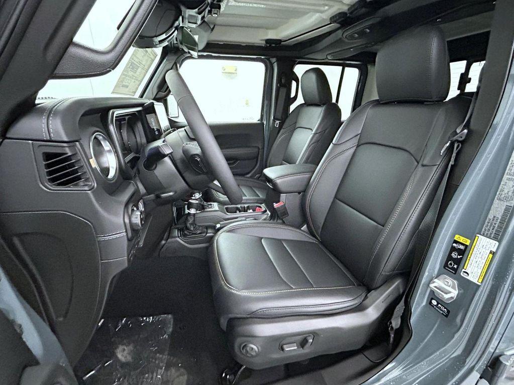 new 2026 Jeep Gladiator car, priced at $51,404