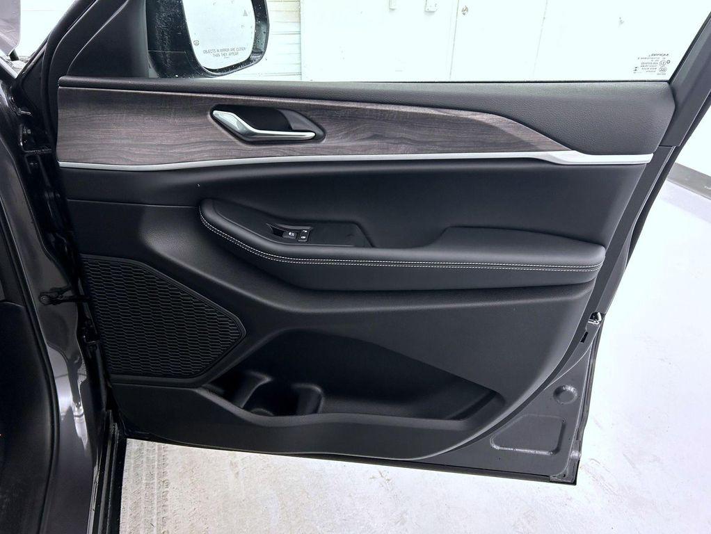 new 2025 Jeep Grand Cherokee L car, priced at $42,649