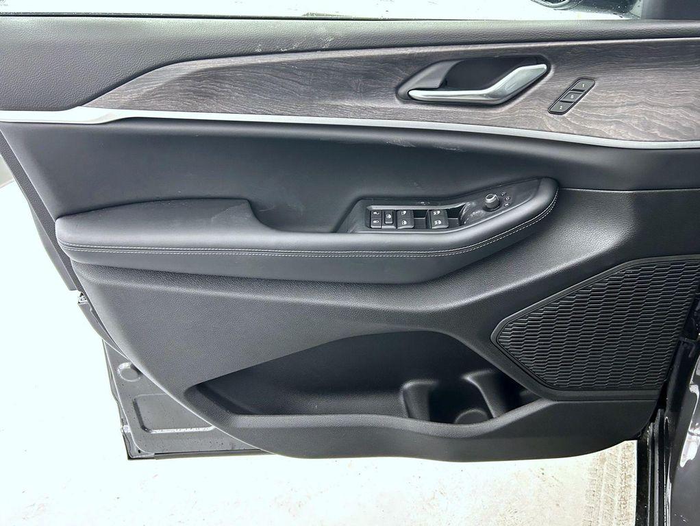 new 2025 Jeep Grand Cherokee L car, priced at $42,649