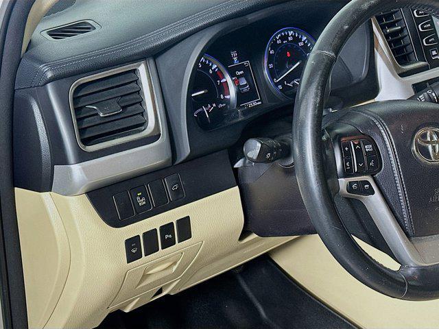 used 2015 Toyota Highlander car, priced at $16,996