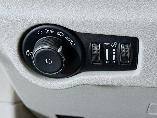 used 2021 Chrysler Pacifica car, priced at $22,987