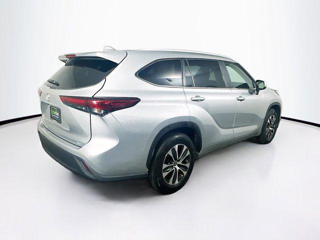 used 2023 Toyota Highlander car, priced at $31,987