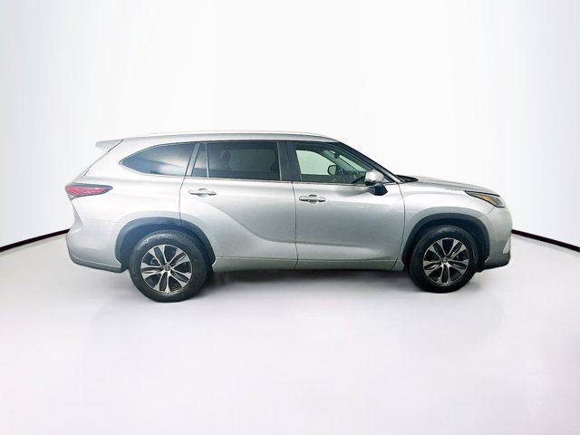 used 2023 Toyota Highlander car, priced at $31,987