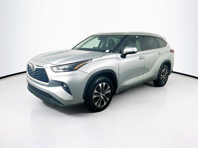 used 2023 Toyota Highlander car, priced at $31,987