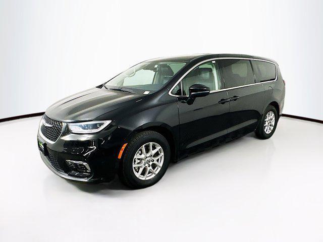 used 2023 Chrysler Pacifica car, priced at $21,996