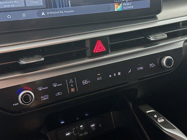 used 2024 Kia Sorento car, priced at $24,996