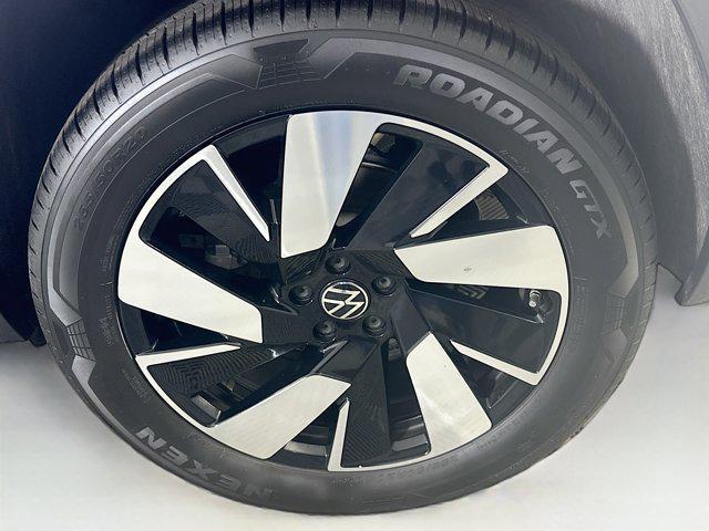 used 2025 Volkswagen Atlas Cross Sport car, priced at $30,987