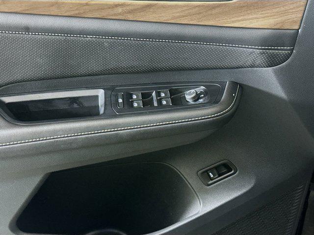 used 2025 Volkswagen Atlas car, priced at $28,987