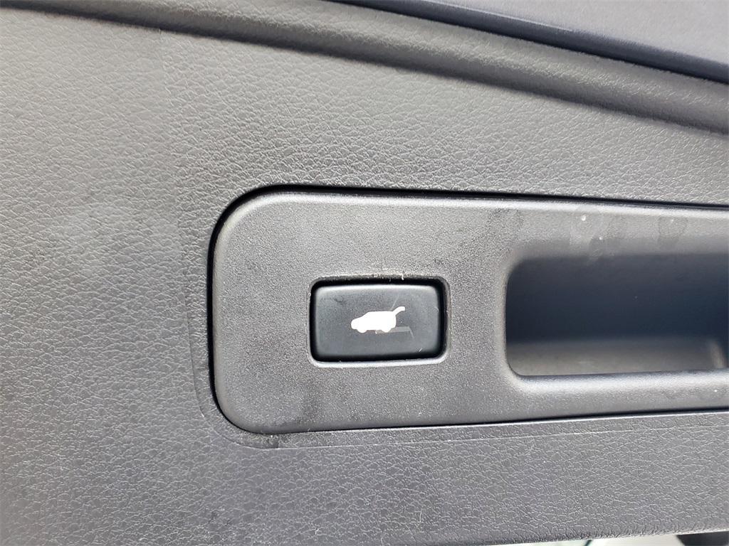 used 2020 Acura MDX car, priced at $22,208