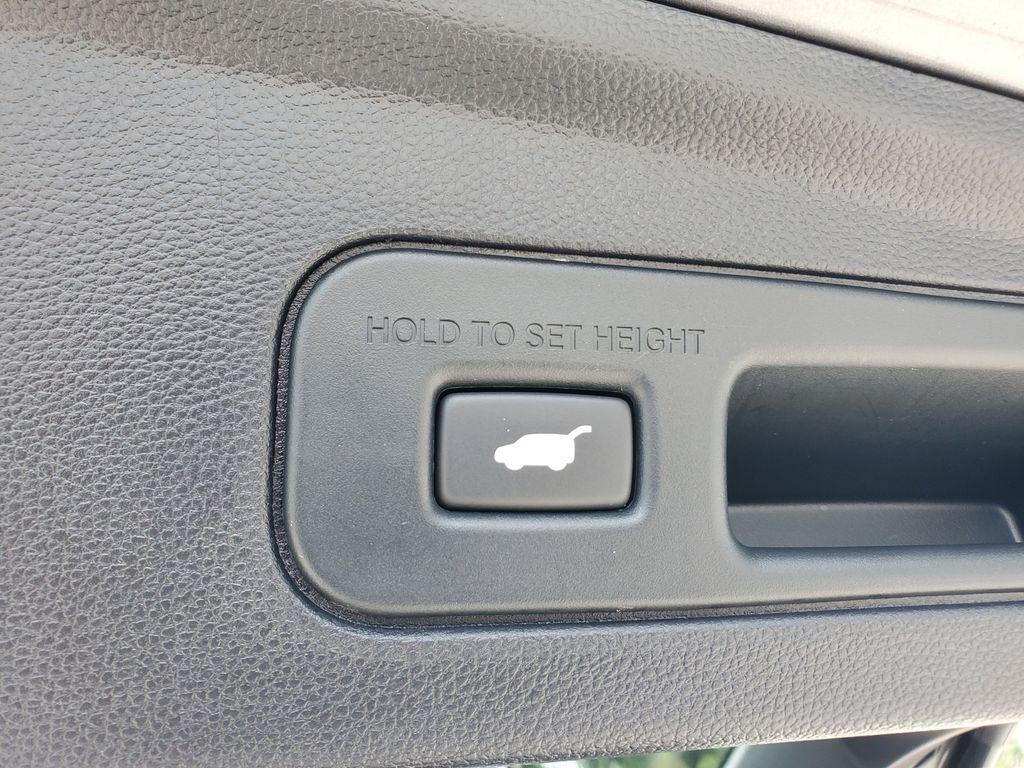 used 2024 Acura MDX car, priced at $40,888