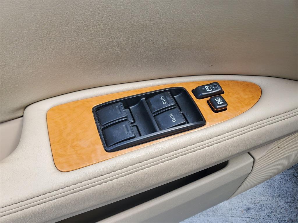 used 2005 Toyota Avalon car, priced at $3,888