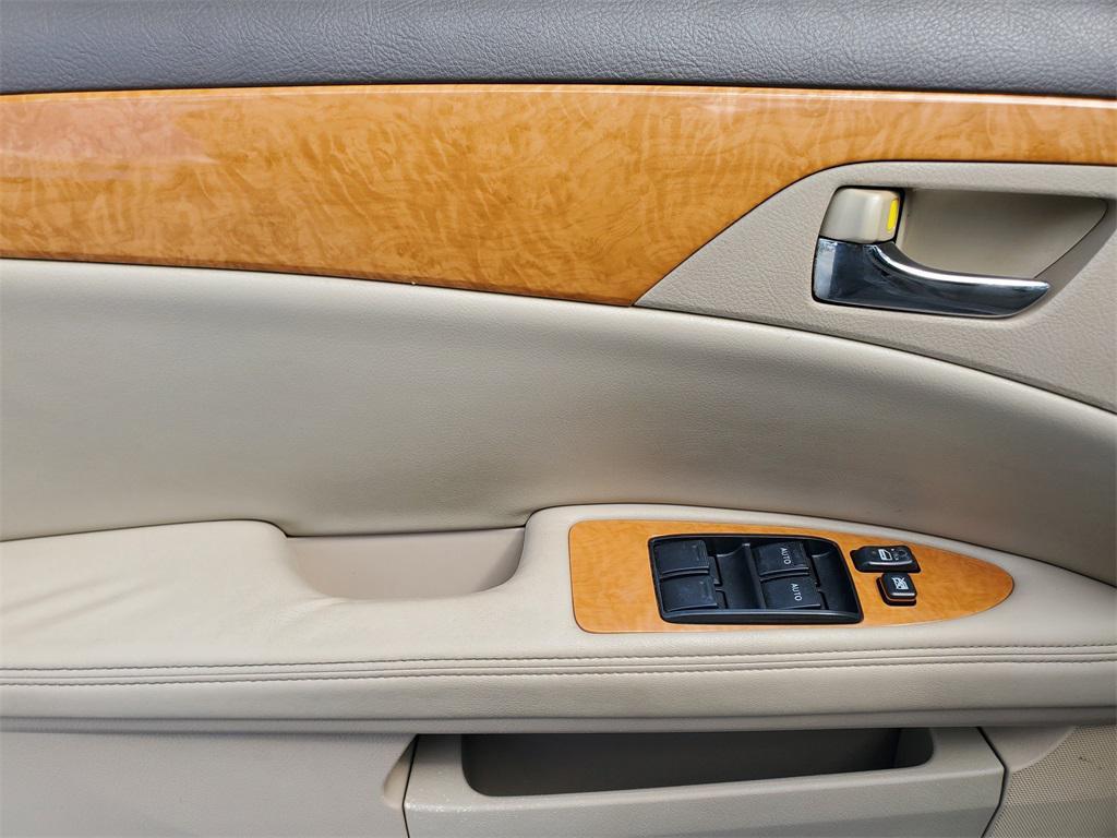 used 2005 Toyota Avalon car, priced at $3,888