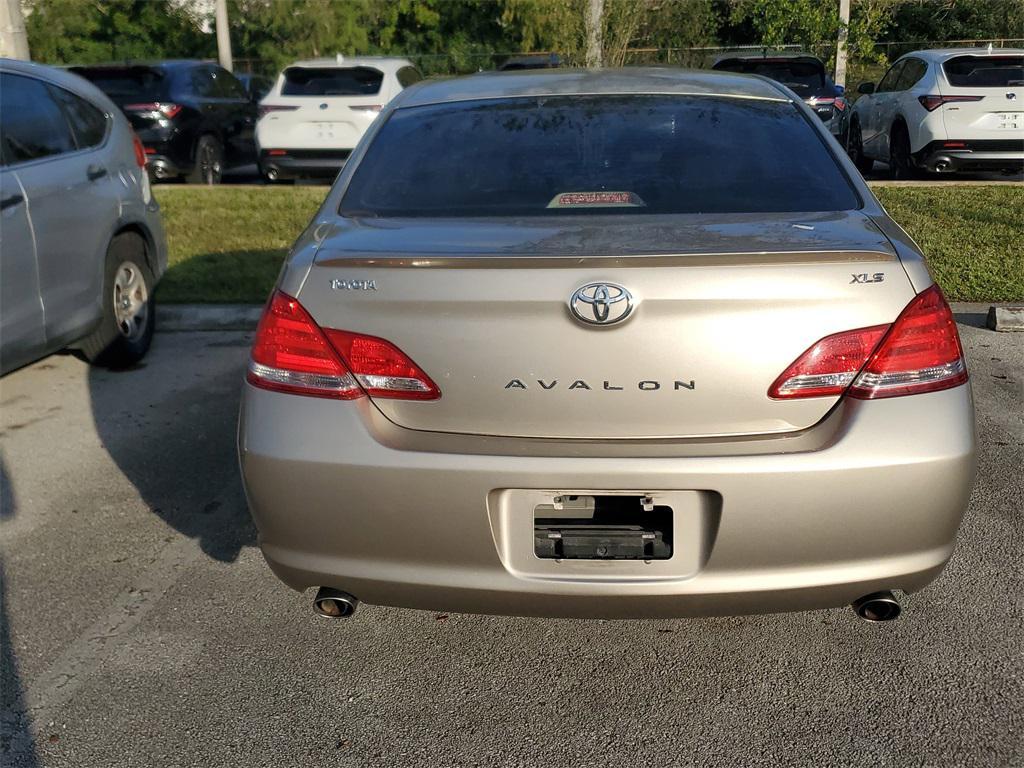 used 2005 Toyota Avalon car