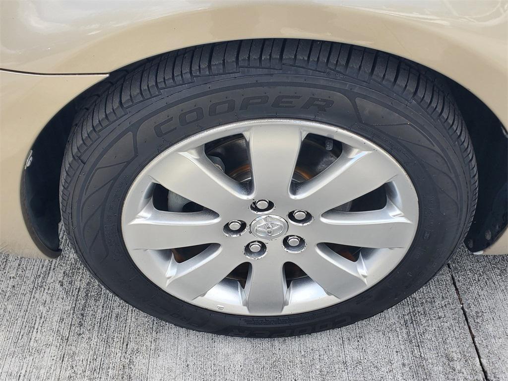 used 2005 Toyota Avalon car, priced at $3,888