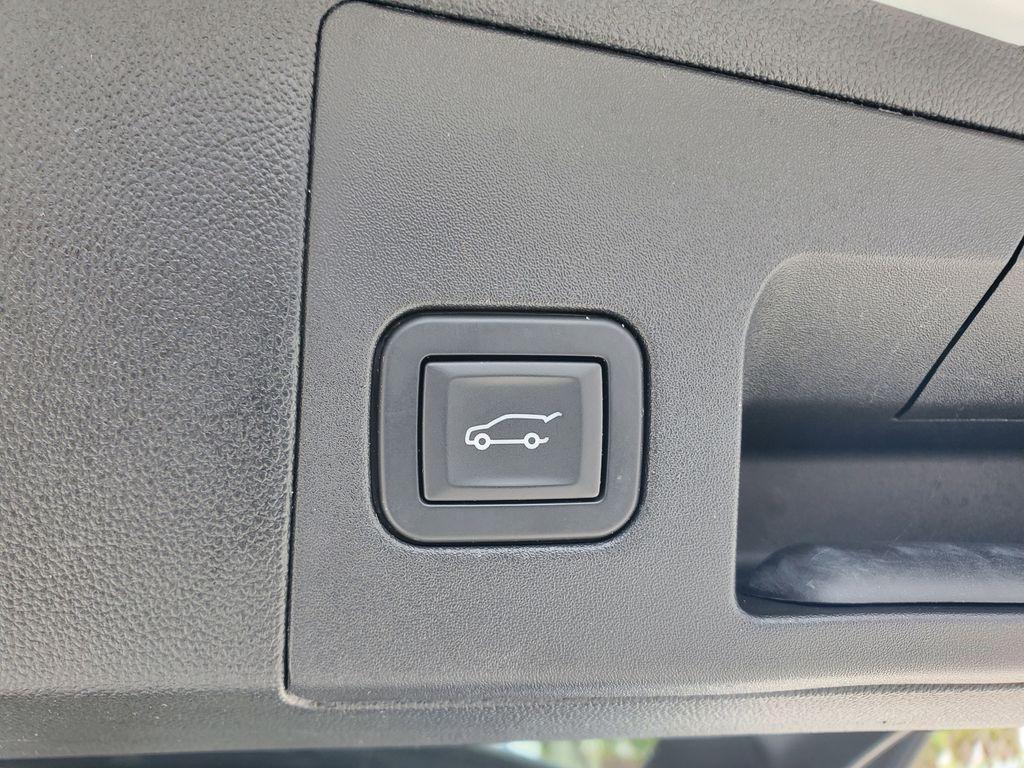 used 2019 Cadillac XT5 car, priced at $21,388
