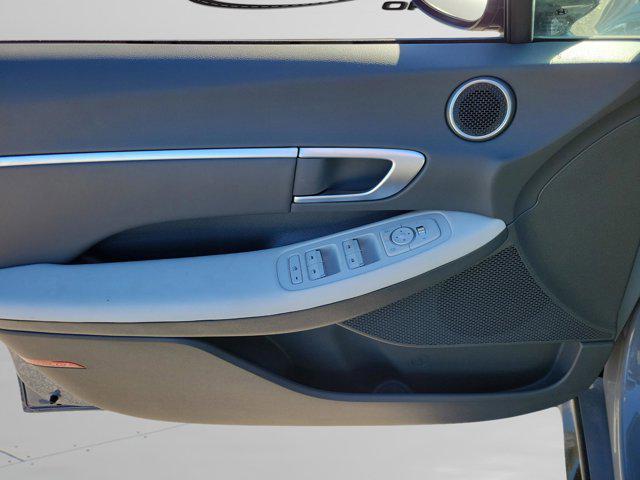 new 2025 Hyundai Sonata Hybrid car, priced at $27,547