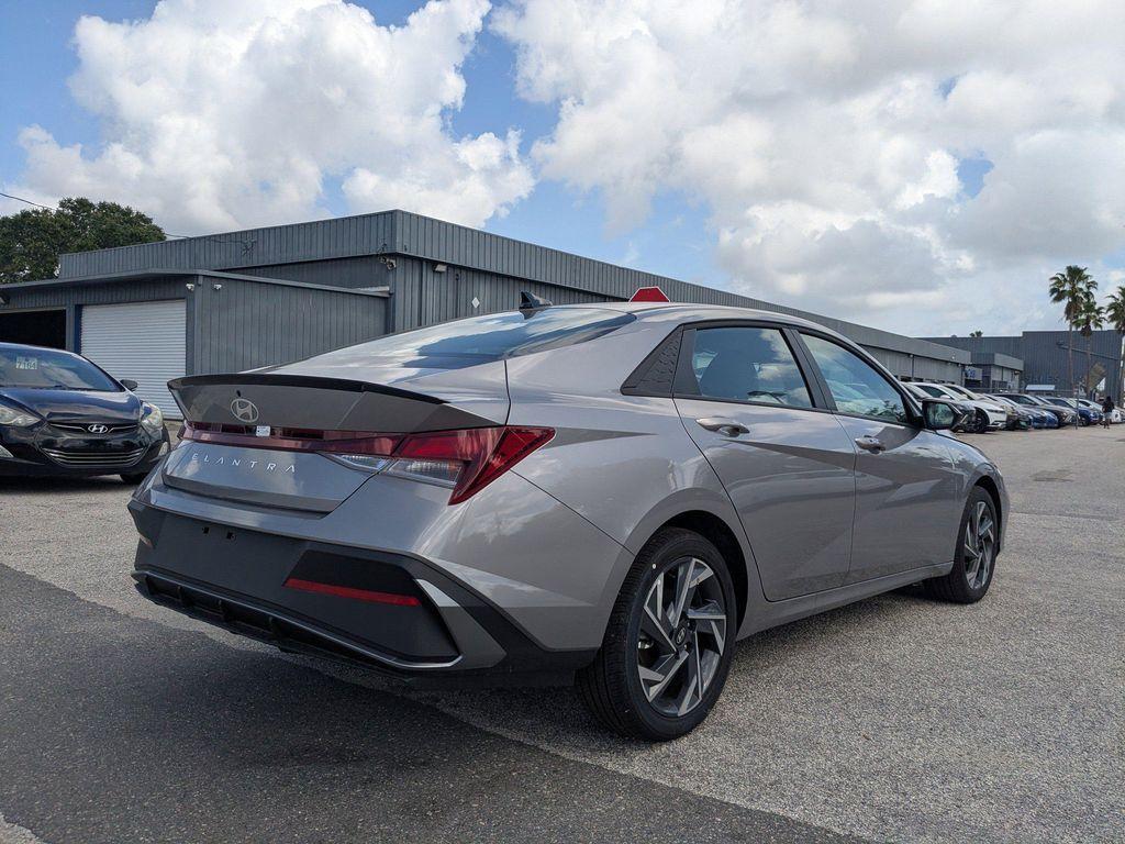 new 2025 Hyundai Elantra car, priced at $22,184