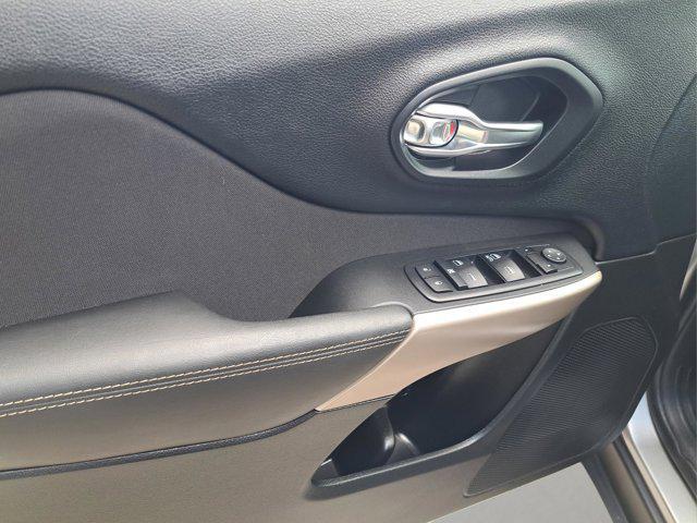 used 2018 Jeep Cherokee car