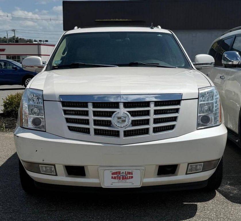 used 2011 Cadillac Escalade ESV car, priced at $13,995