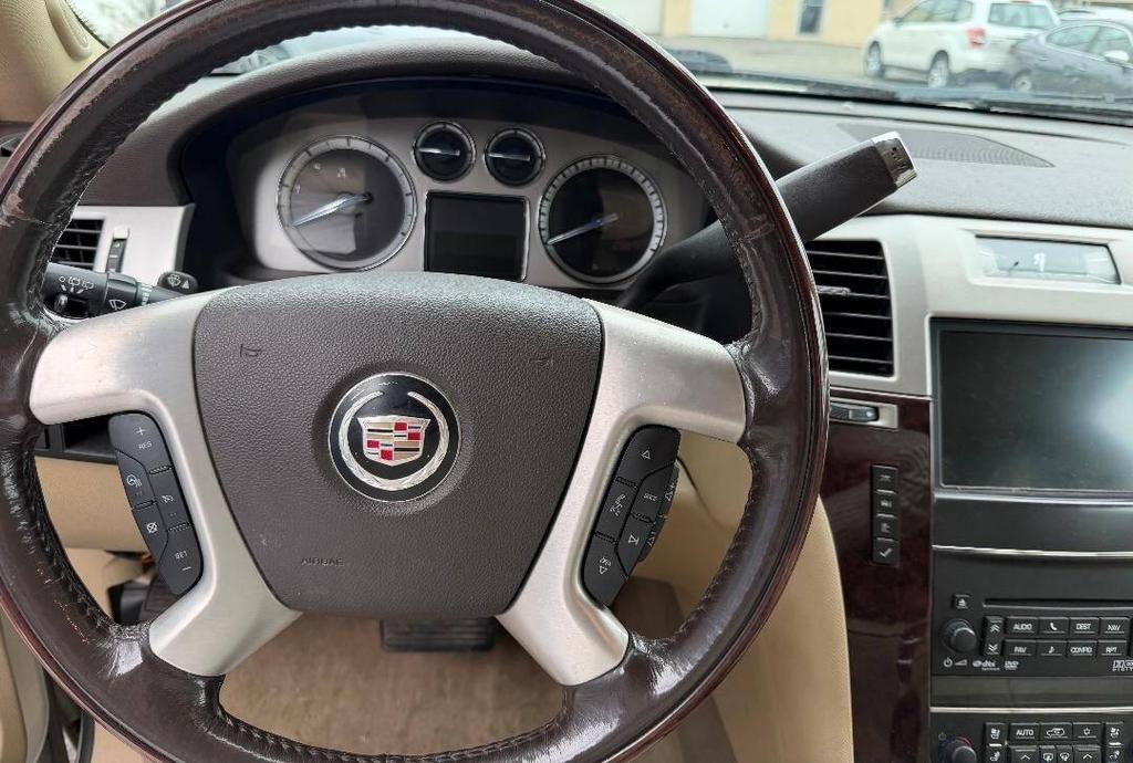 used 2011 Cadillac Escalade ESV car, priced at $13,995