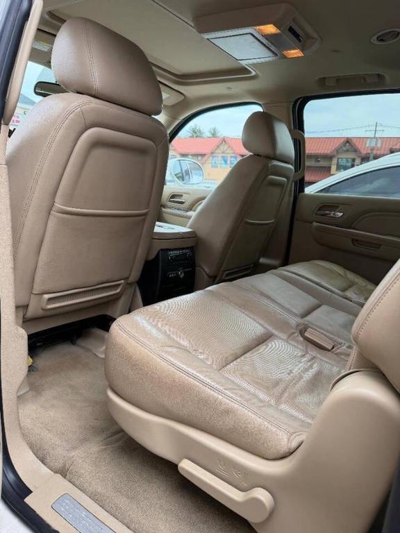 used 2011 Cadillac Escalade ESV car, priced at $13,995