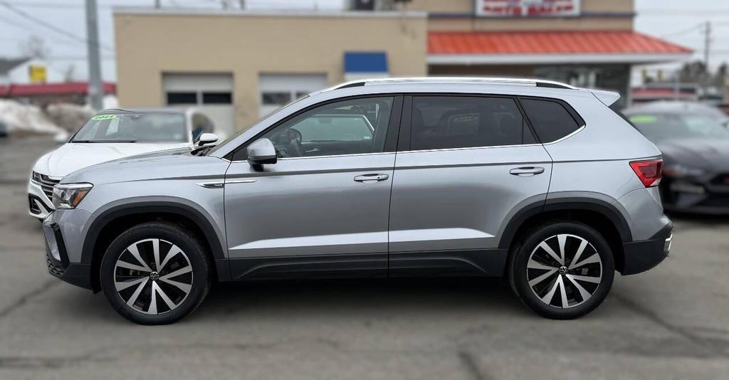 used 2022 Volkswagen Taos car