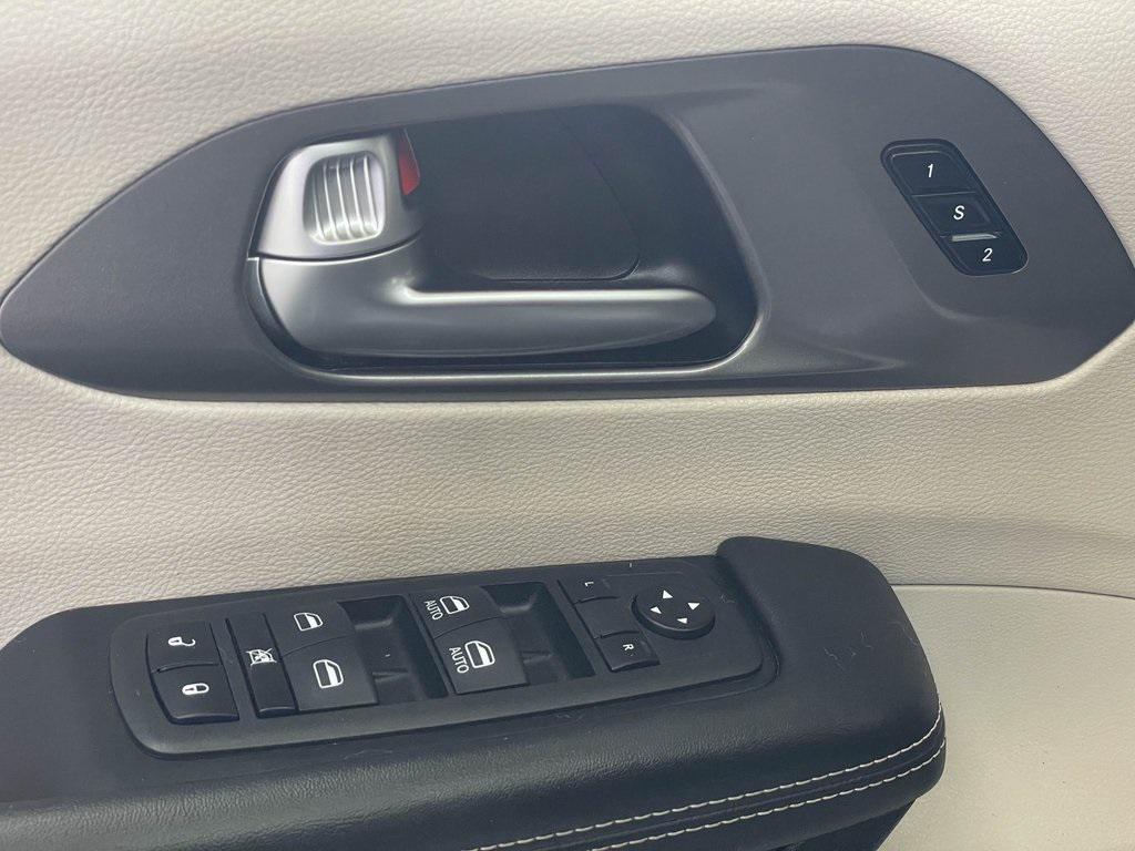 used 2023 Chrysler Pacifica car, priced at $19,999