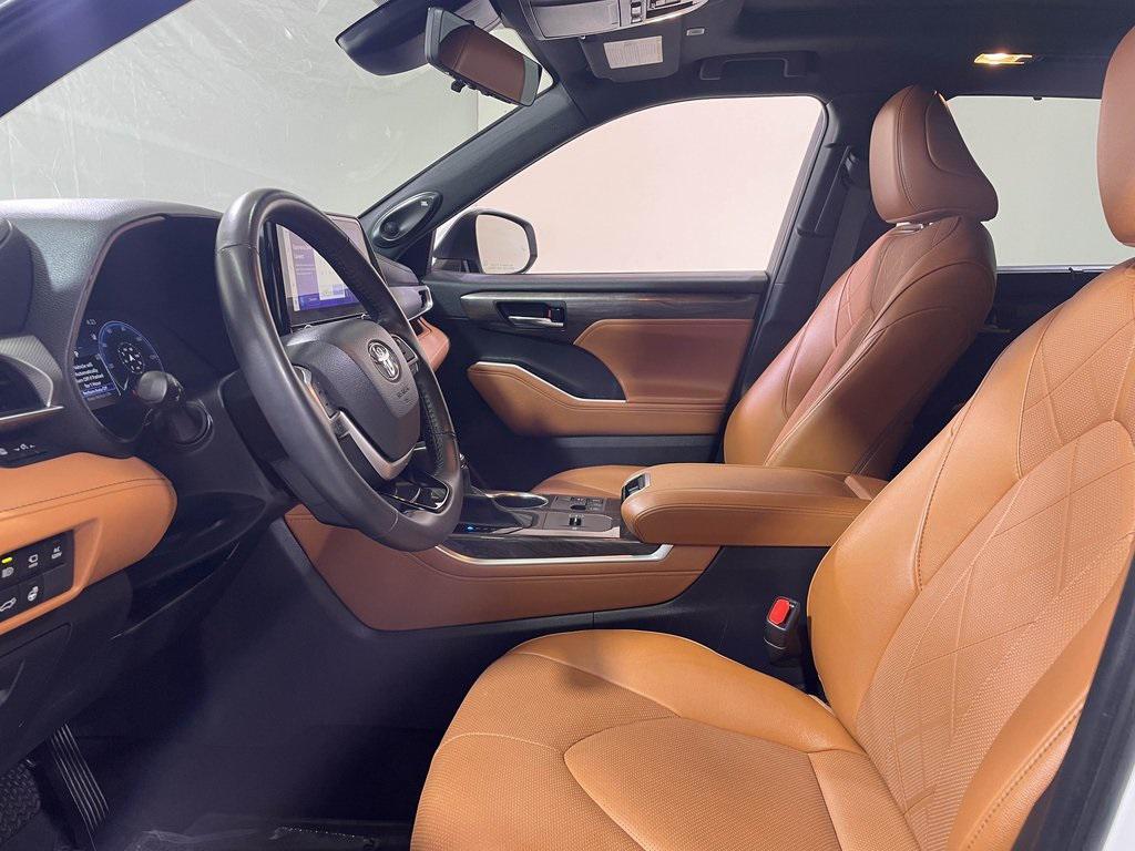 used 2024 Toyota Highlander Hybrid car, priced at $46,999