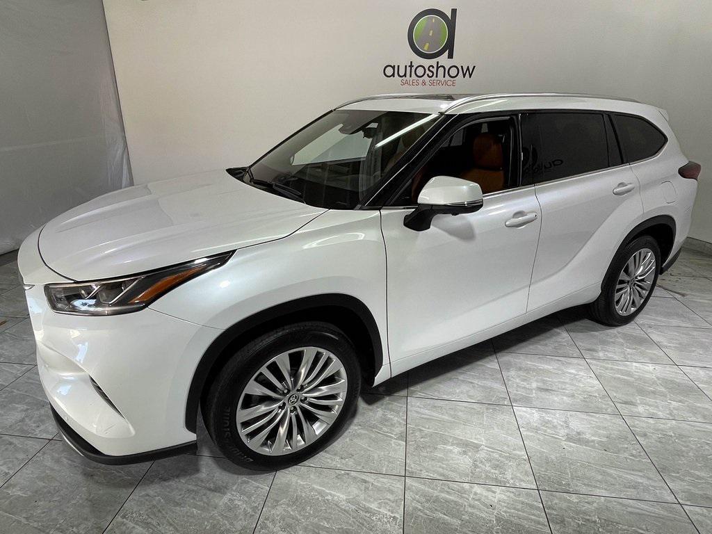used 2024 Toyota Highlander Hybrid car, priced at $46,999