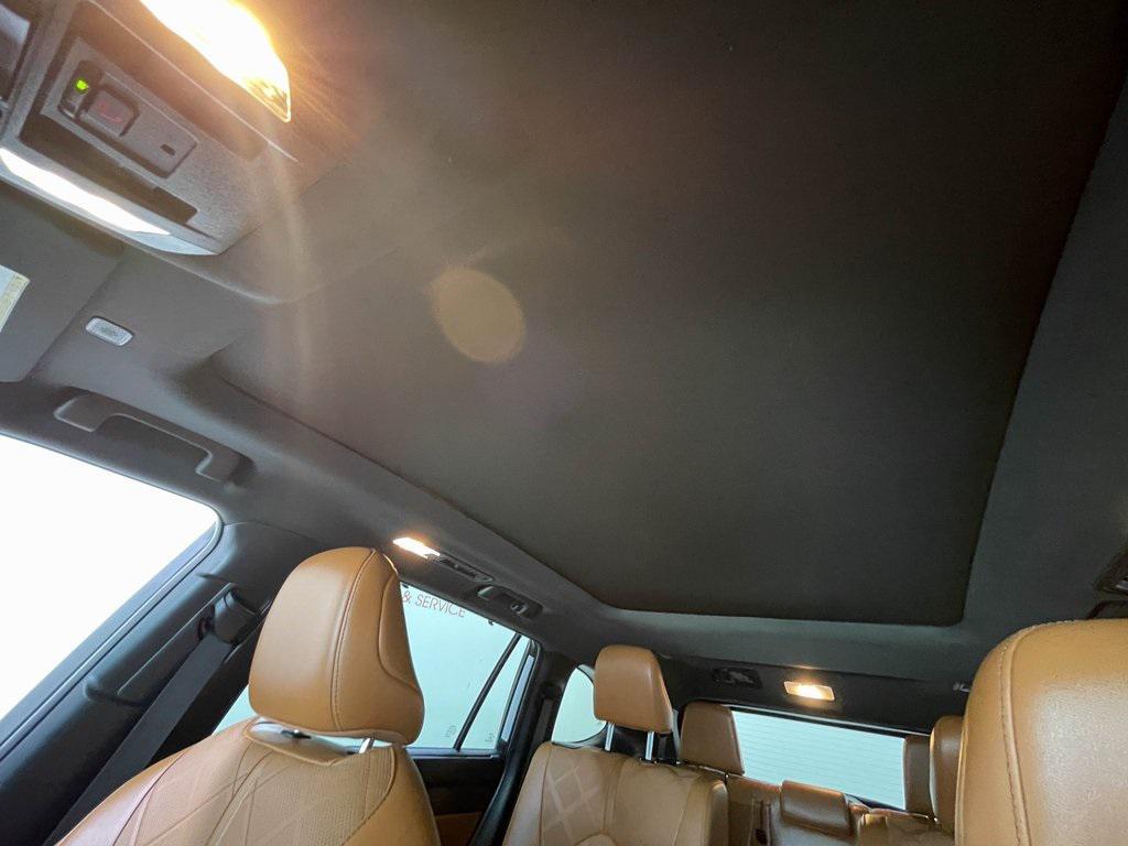 used 2024 Toyota Highlander Hybrid car, priced at $46,999