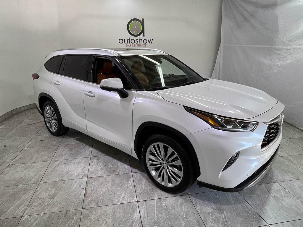 used 2024 Toyota Highlander Hybrid car, priced at $46,999