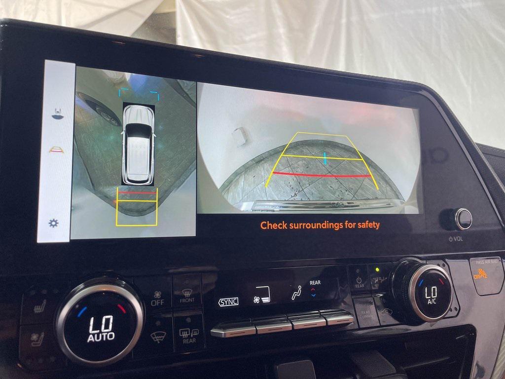 used 2024 Toyota Highlander Hybrid car, priced at $46,999