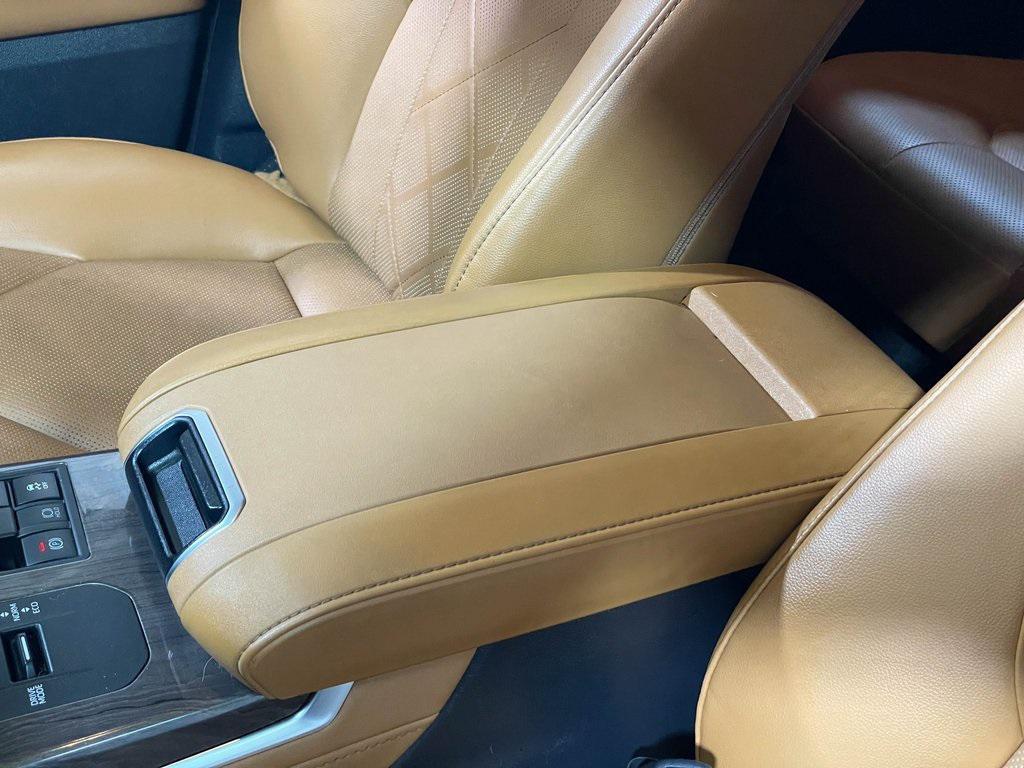 used 2024 Toyota Highlander Hybrid car, priced at $46,999