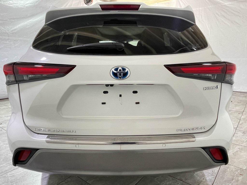 used 2024 Toyota Highlander Hybrid car, priced at $46,999