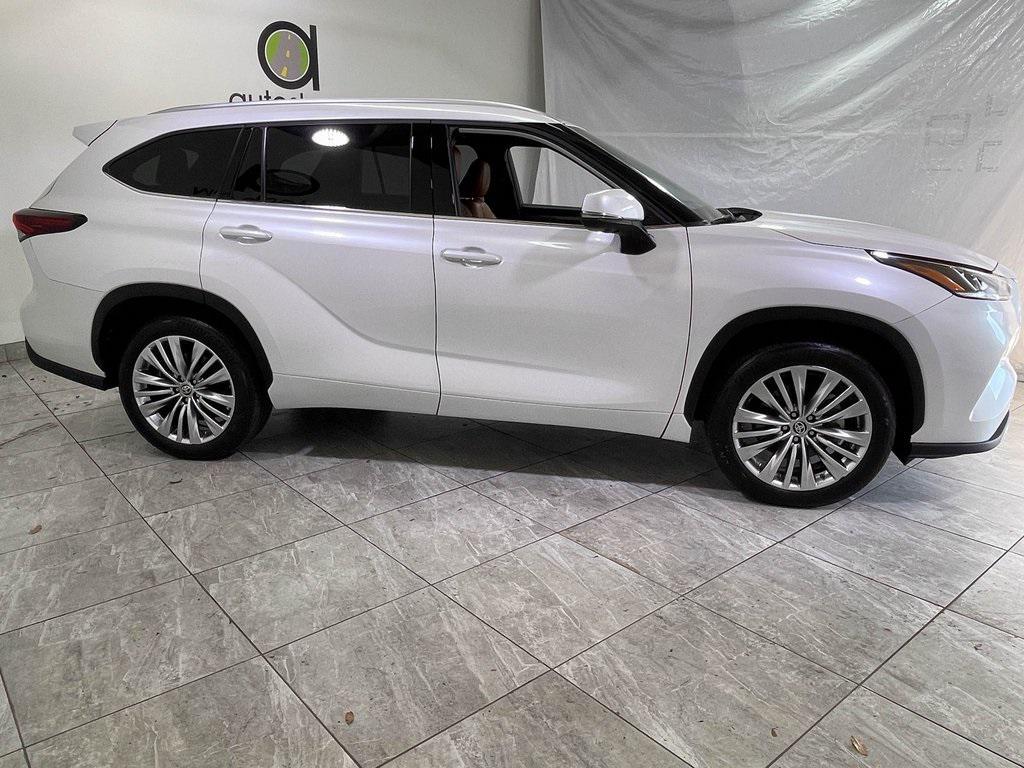 used 2024 Toyota Highlander Hybrid car, priced at $46,999