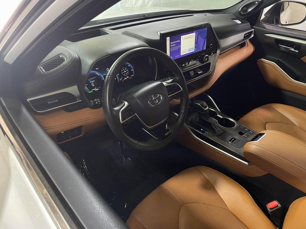 used 2024 Toyota Highlander Hybrid car, priced at $46,999
