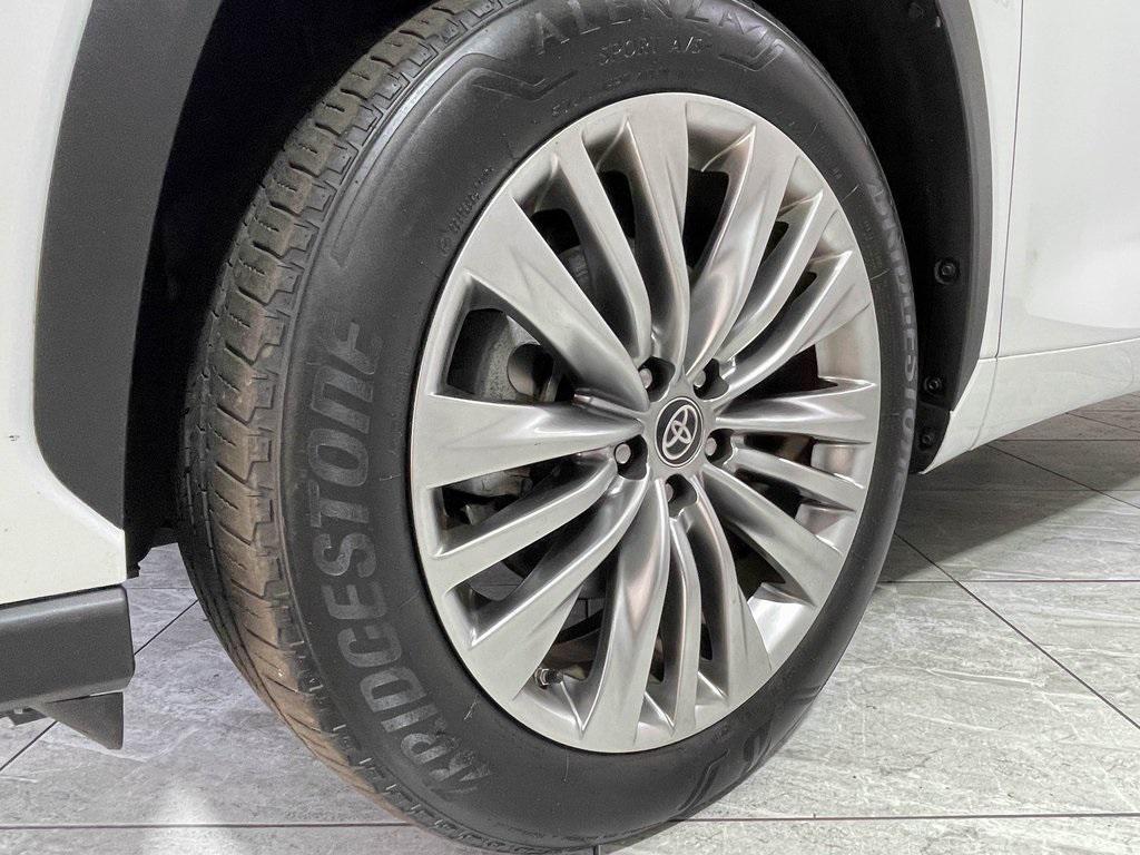 used 2024 Toyota Highlander Hybrid car, priced at $46,999