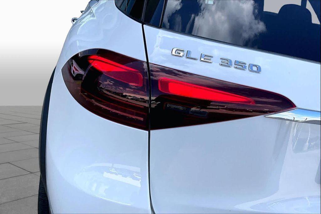 Mercedes-Benz GLE view 25