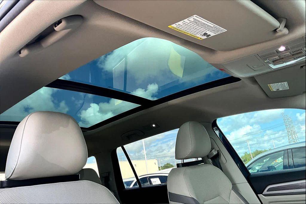 used 2021 Volkswagen Atlas car, priced at $21,624