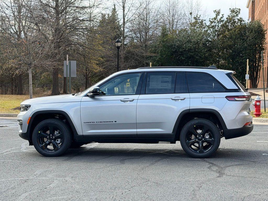 new 2025 Jeep Grand Cherokee car, priced at $41,880
