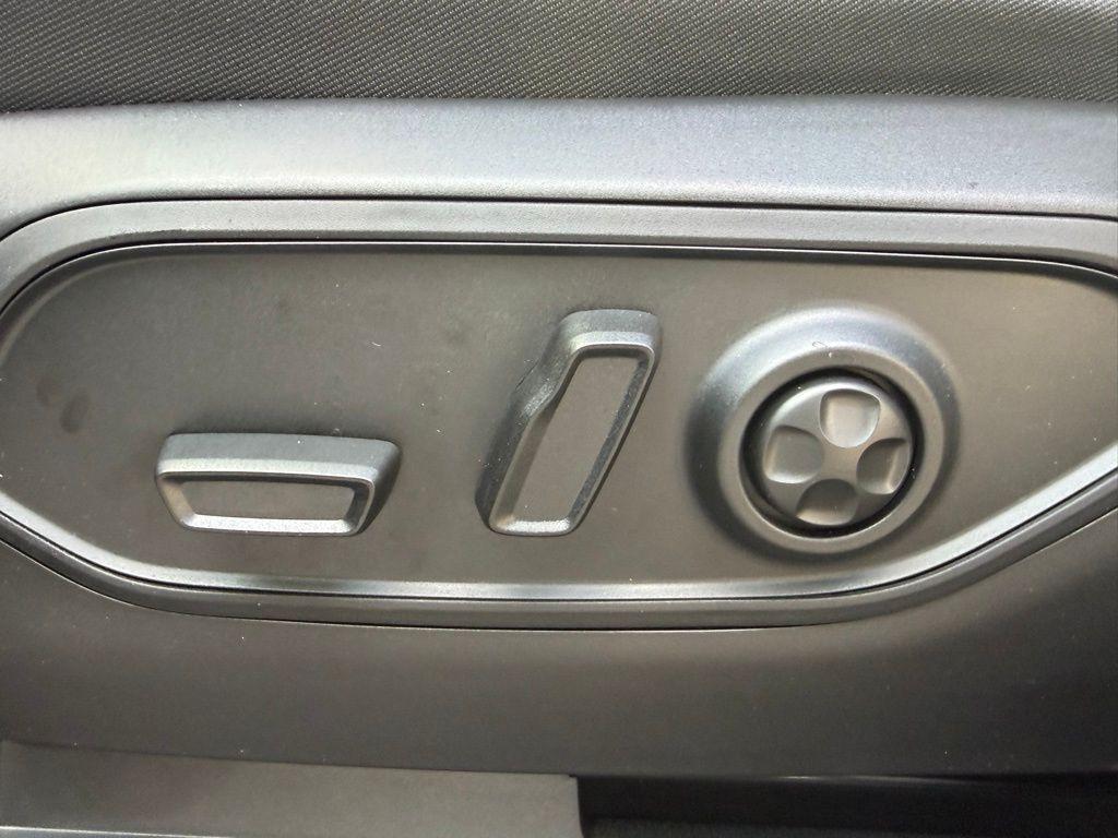 new 2025 Jeep Grand Cherokee car, priced at $47,736