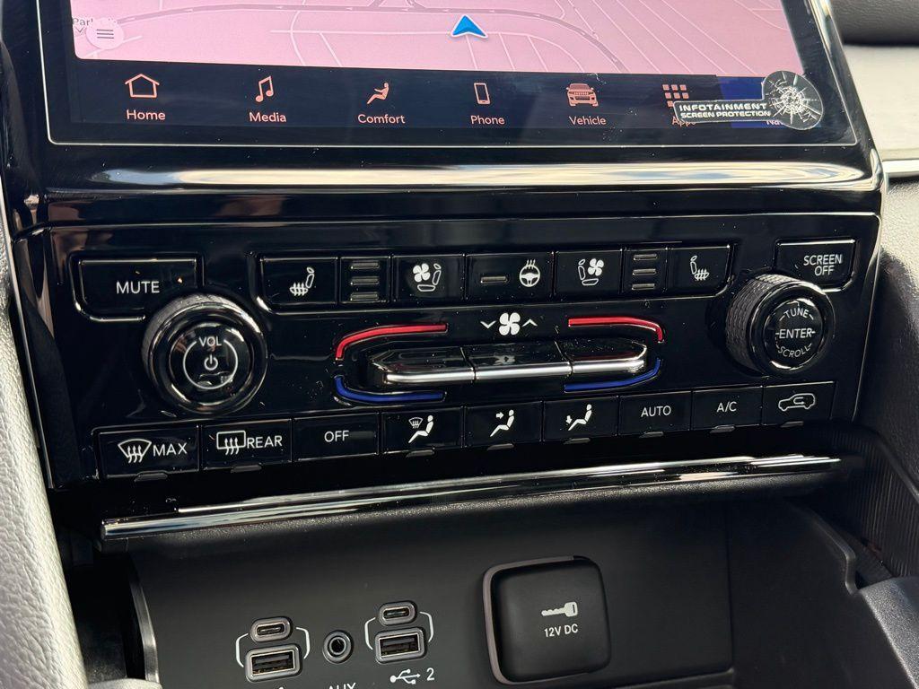 new 2025 Jeep Grand Cherokee car, priced at $47,736