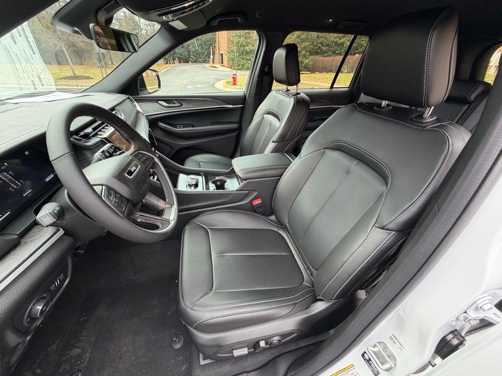 new 2025 Jeep Grand Cherokee car, priced at $41,362